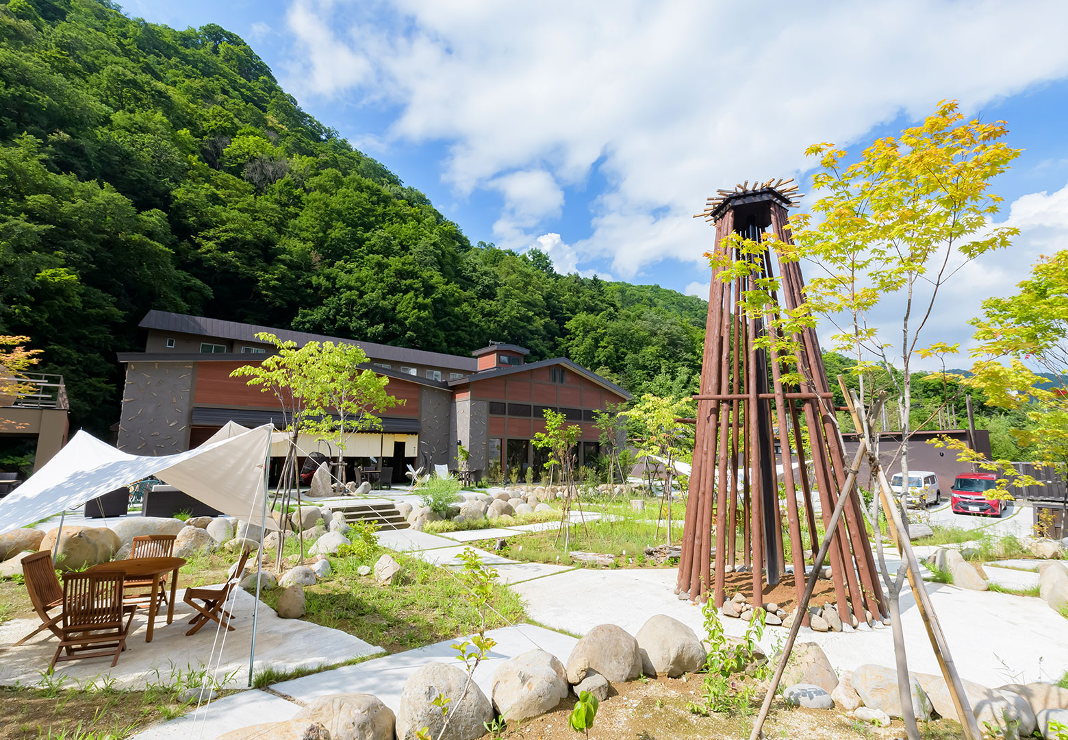 「心の里 埜のてらす」で里山の自然に心躍らせる